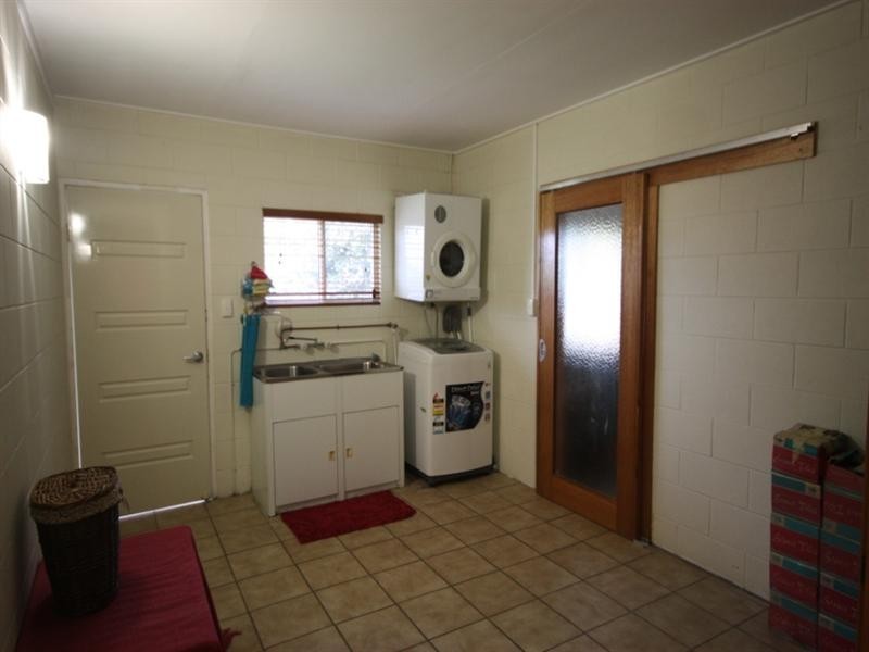 8 Castorina Drive, Mount Kelly QLD 4807