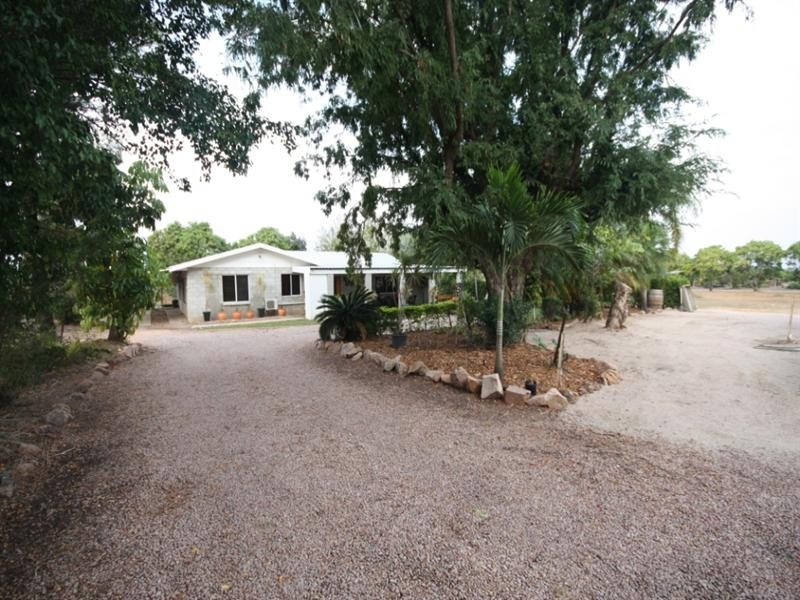 8 Castorina Drive, Mount Kelly QLD 4807