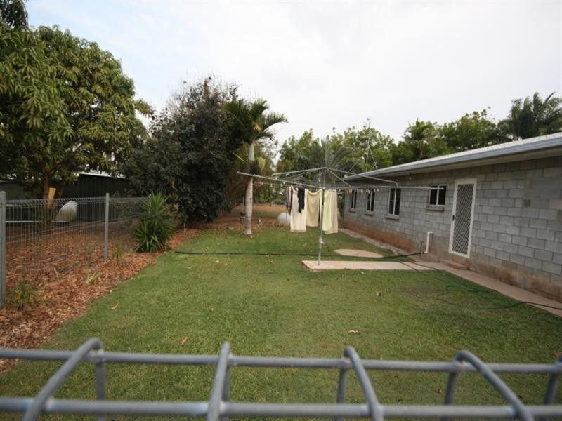 8 Castorina Drive, Mount Kelly QLD 4807