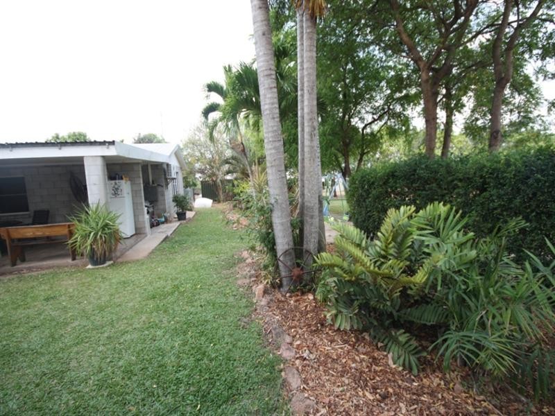 8 Castorina Drive, Mount Kelly QLD 4807