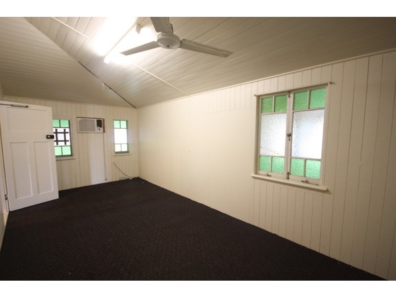 2 Eighth Street, Home Hill QLD 4806