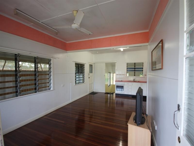 88 Tenth Street, Home Hill QLD 4806