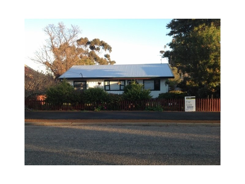 49 Harvey Street, Dumbleyung WA 6350