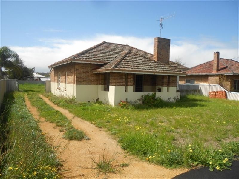 64 Carew Street, Katanning WA 6317