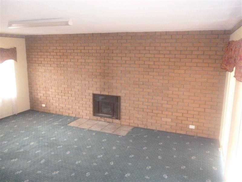 16 Hakea Place, Katanning WA 6317