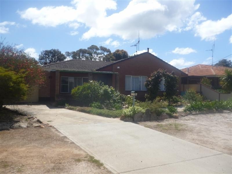 16 Hakea Place, Katanning WA 6317