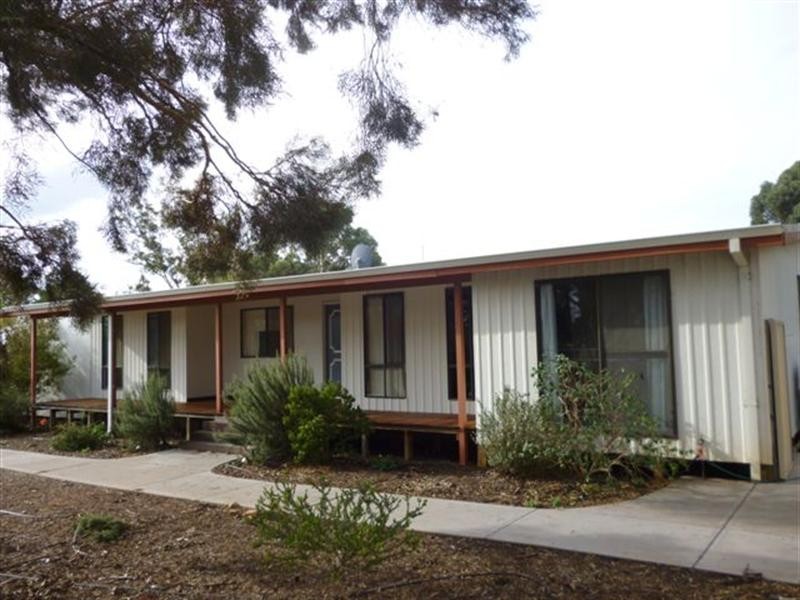 2 Janitor Street, Broomehill WA 6318