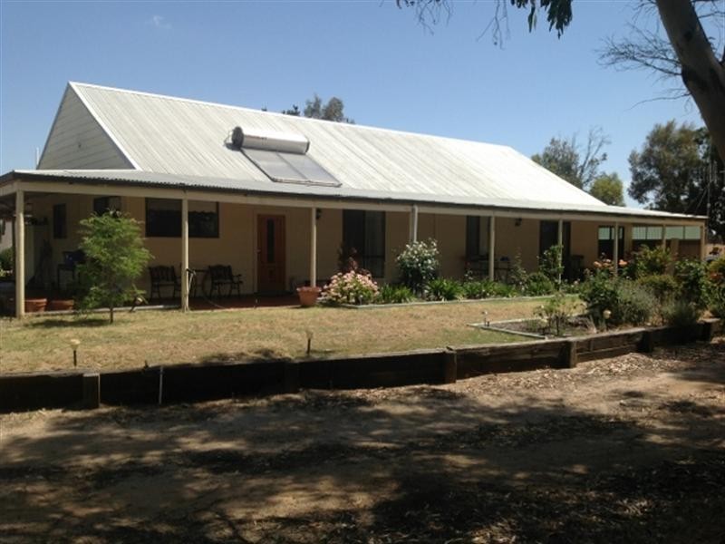 18 Shirley Street, Katanning WA 6317