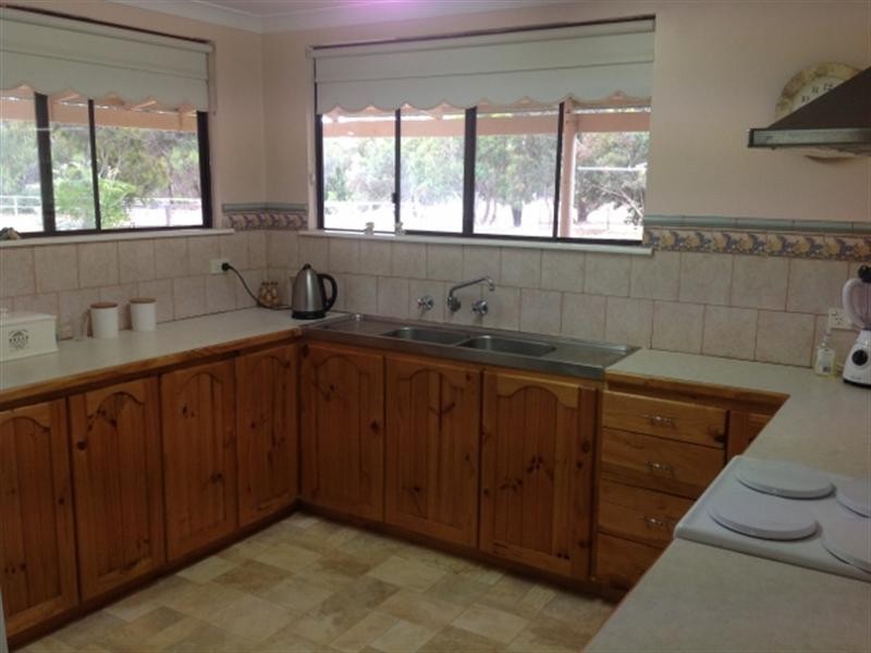 18 Shirley Street, Katanning WA 6317