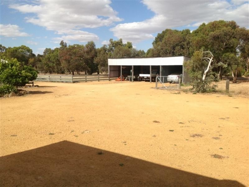 18 Shirley Street, Katanning WA 6317