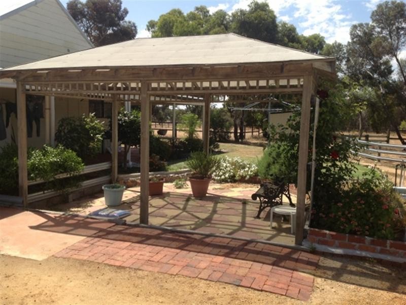 18 Shirley Street, Katanning WA 6317