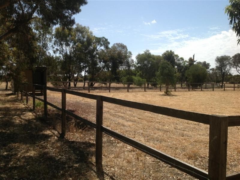 18 Shirley Street, Katanning WA 6317