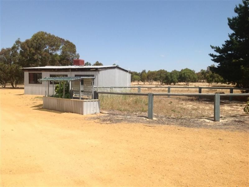 18 Shirley Street, Katanning WA 6317