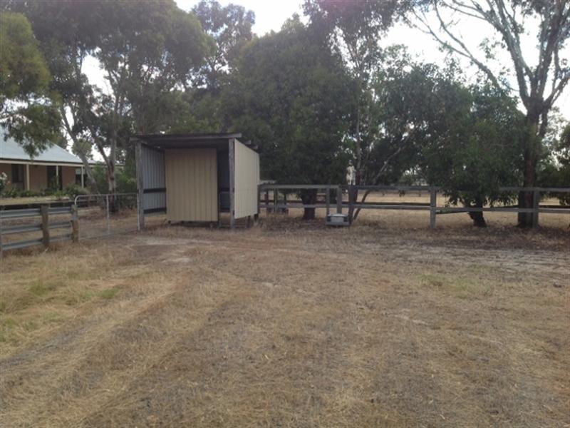 18 Shirley Street, Katanning WA 6317