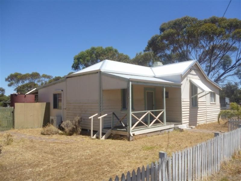 63 Bokarup Street, Katanning WA 6317