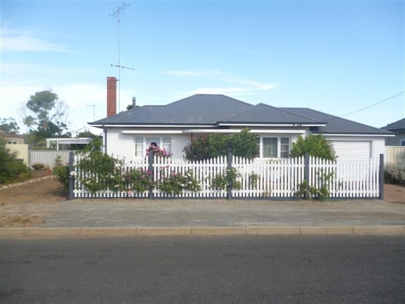 8 Forrest Street, Katanning WA 6317