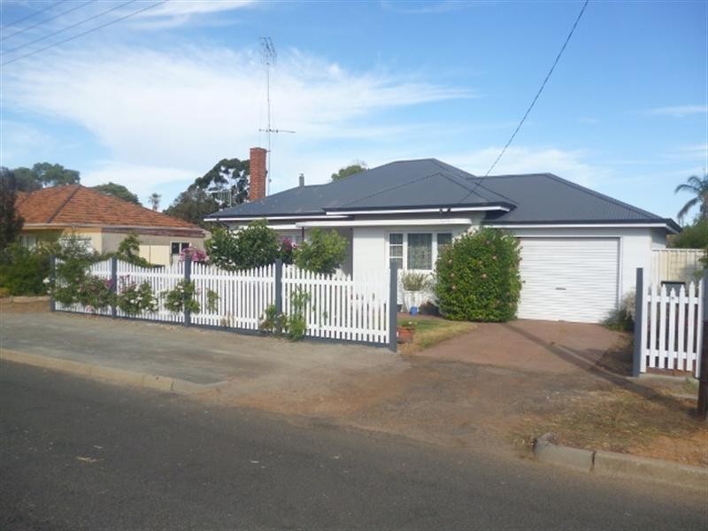 8 Forrest Street, Katanning WA 6317