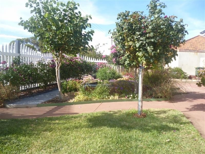 8 Forrest Street, Katanning WA 6317