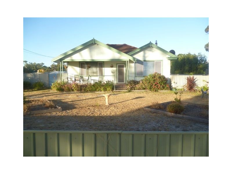 37 Moojebing Road, Katanning WA 6317