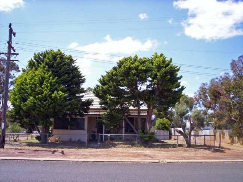 15 Bokurup Street, Katanning WA 6317