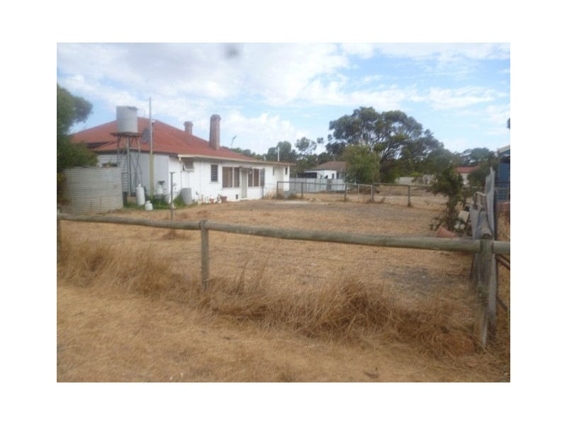 5 Harris Street, Katanning WA 6317