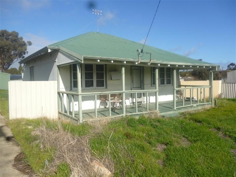 9 Bell Street, Gnowangerup WA 6335