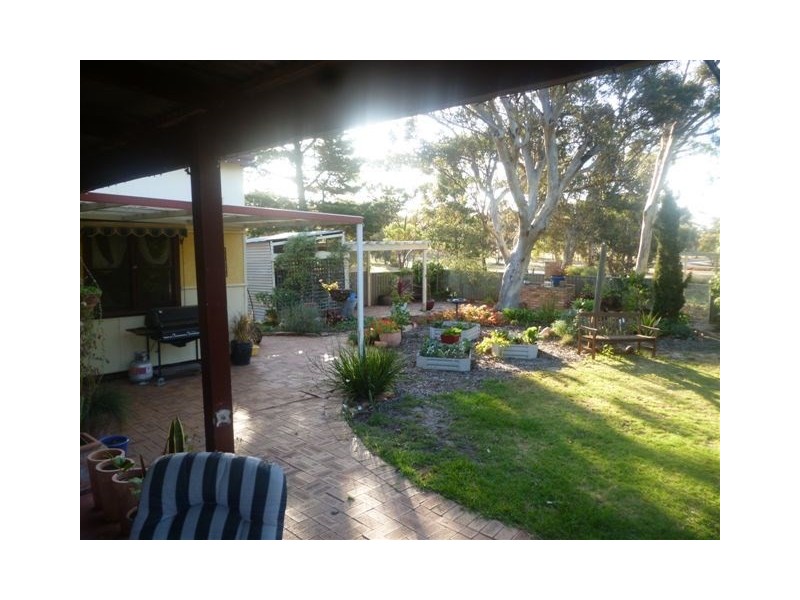 1 Janitor Street, Broomehill WA 6318