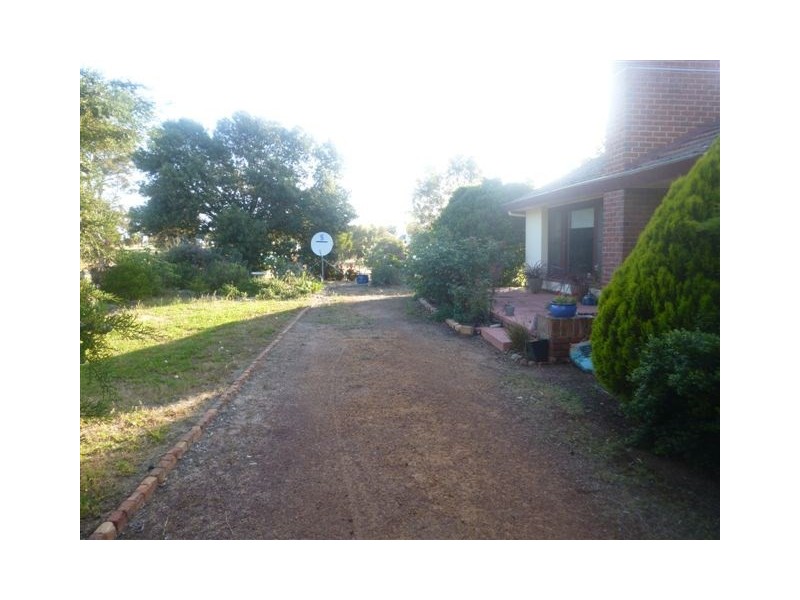 1 Janitor Street, Broomehill WA 6318