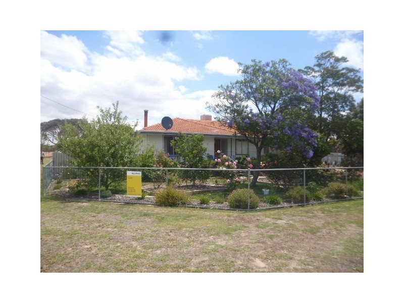 7 House Street, Gnowangerup WA 6335