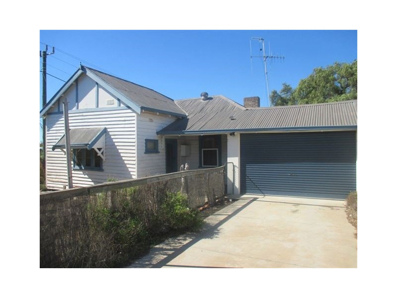 24 Claude Street, Katanning WA 6317