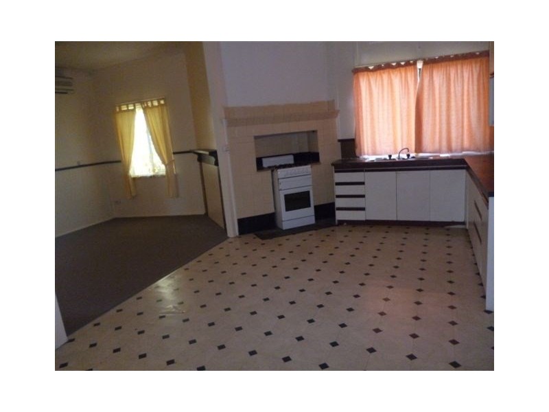 2 Blantyre Street, Katanning WA 6317