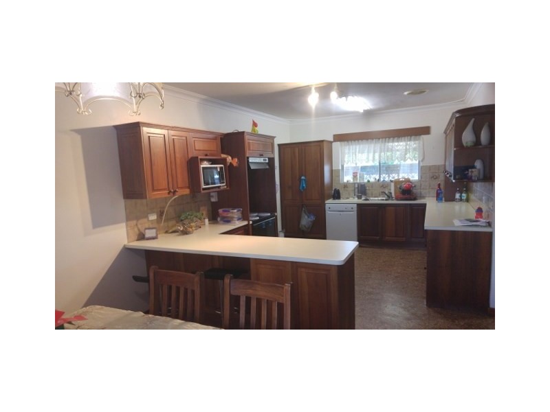 11 Clive Street, Katanning WA 6317