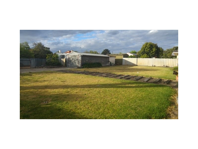 11 Clive Street, Katanning WA 6317