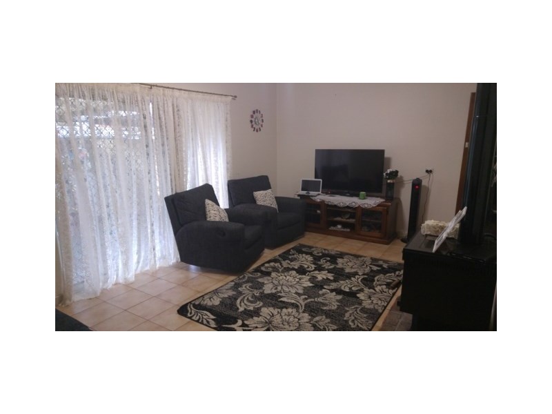 11 Clive Street, Katanning WA 6317