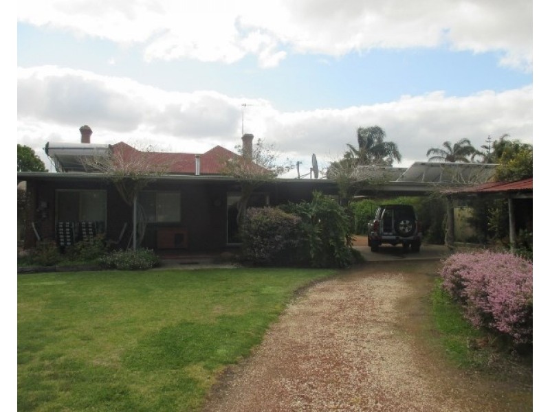 15 Beach Street, Katanning WA 6317