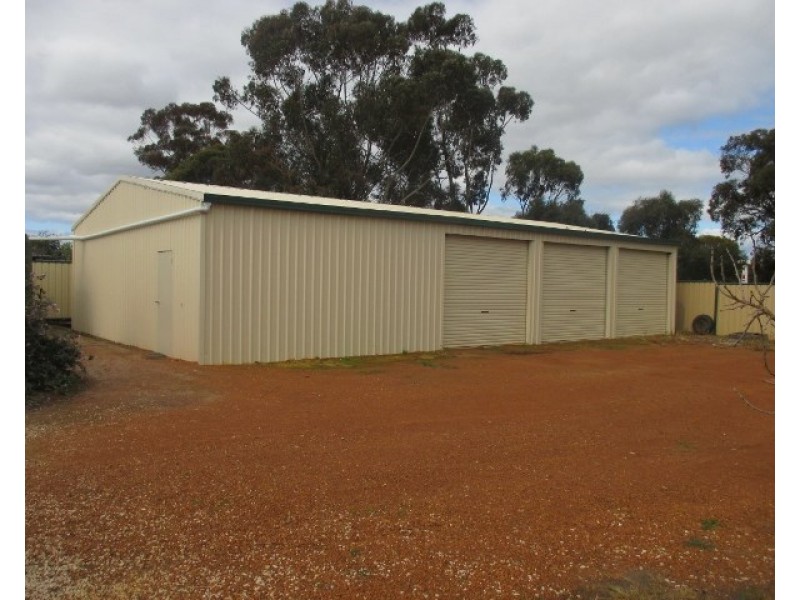15 Beach Street, Katanning WA 6317