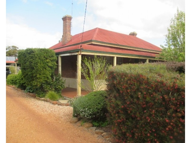 15 Beach Street, Katanning WA 6317