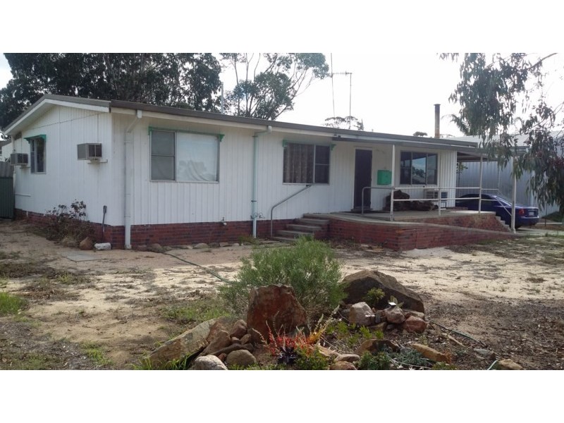 4 Davies Street, Gnowangerup WA 6335