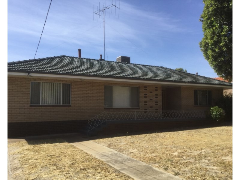 17 Golflinks Road, Katanning WA 6317