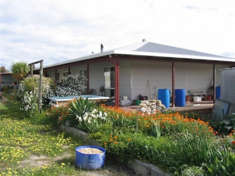 418 Great Southern Highway, Broomehill WA 6318