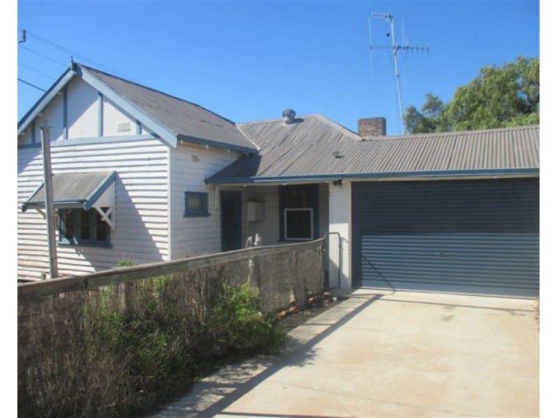 24 Claude Street, Katanning WA 6317
