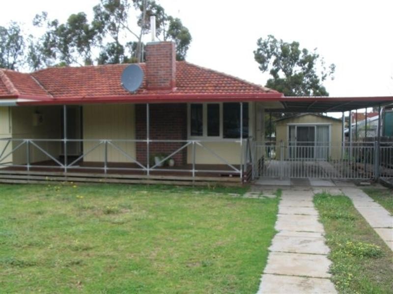 6 Holly Street, Katanning WA 6317