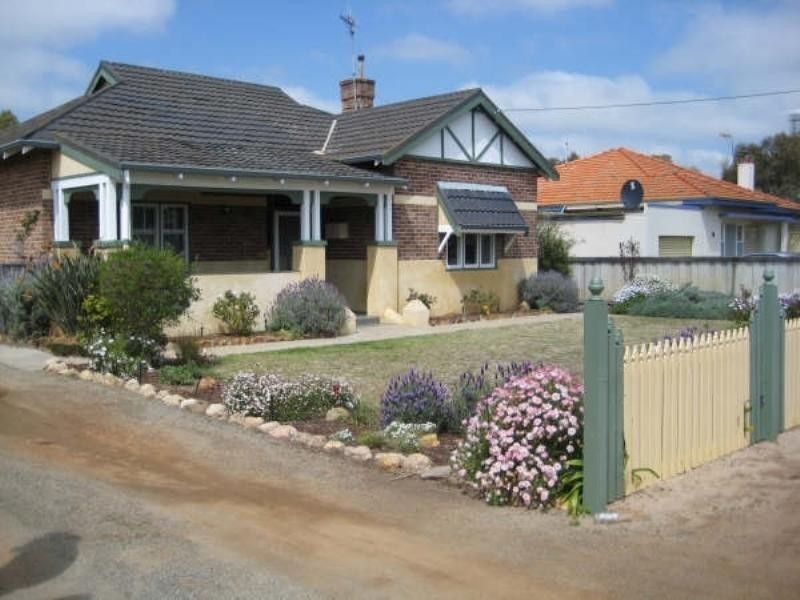 14 Cliff Street, Katanning WA 6317