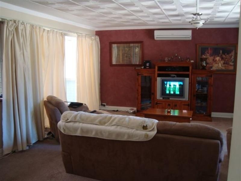 15 Burbidge Way, Katanning WA 6317