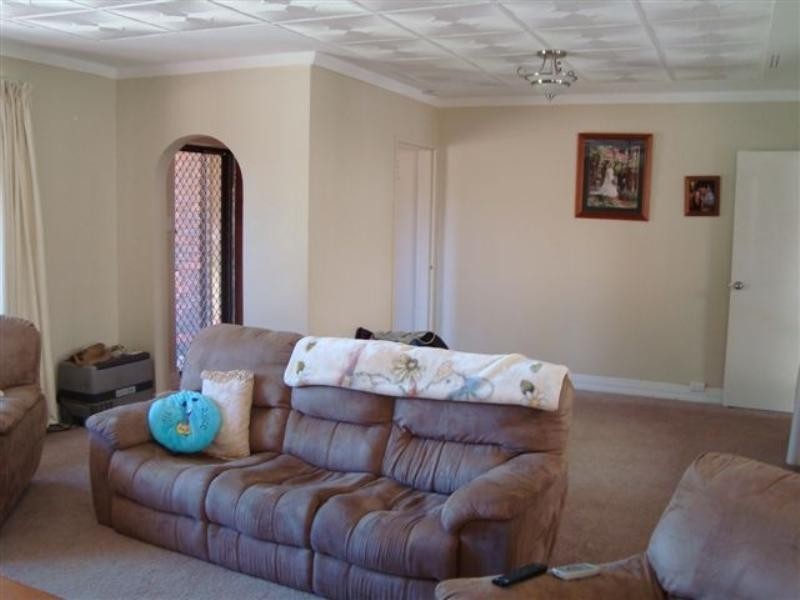 15 Burbidge Way, Katanning WA 6317