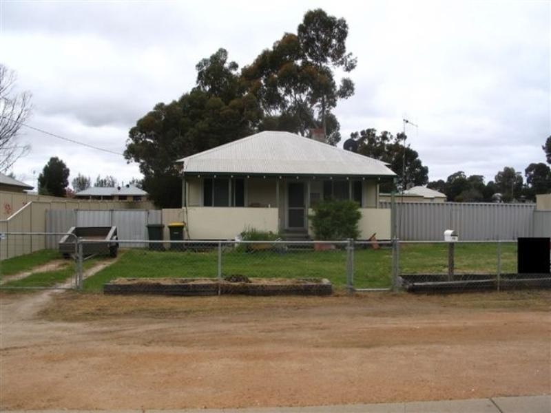 15 Cobham Street, Katanning WA 6317