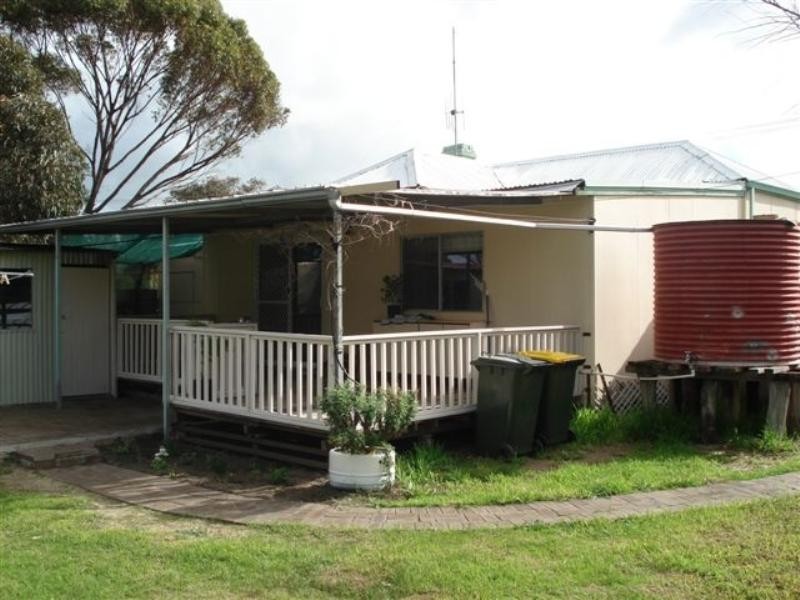 63 BOKARUP Street, Katanning WA 6317