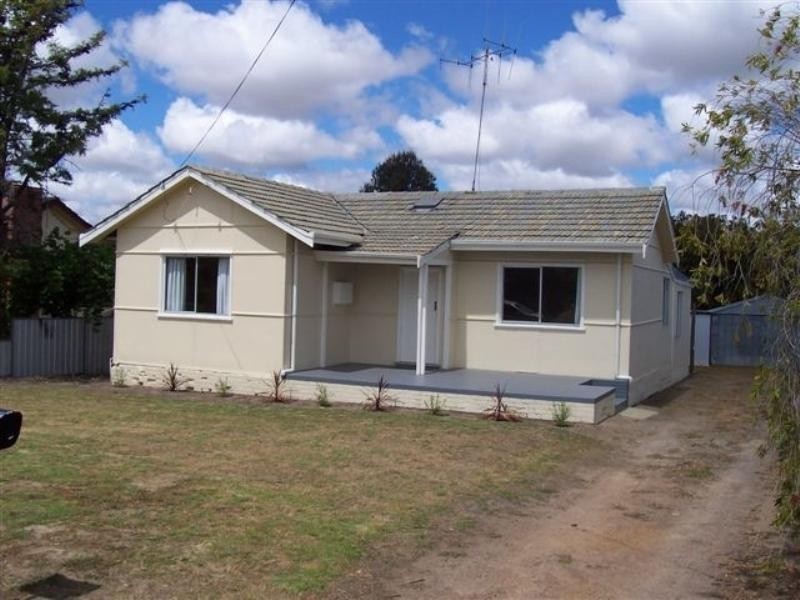 14 Bowden Terrace, Katanning WA 6317