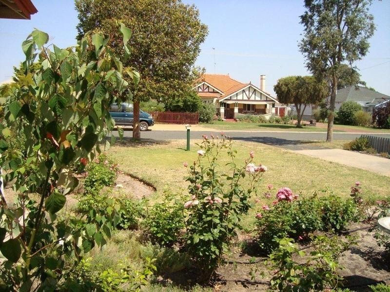 7 Charles, Katanning WA 6317