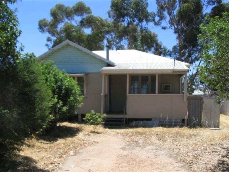 11 Moojebing Road, Katanning WA 6317